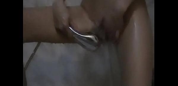 trendsSlender brunette Tanya in oral sex action